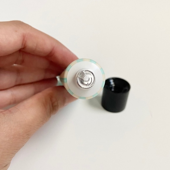 🧚🏻‍♀️ NWT benefit POREfessional Primer - Picture 4 of 5